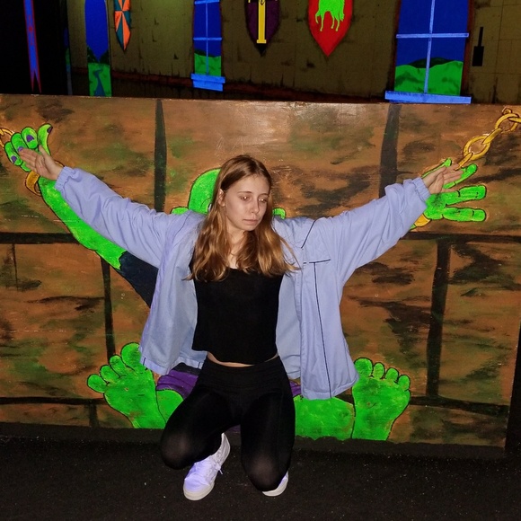 Meet your Posher, Allyson - Picture 1 of 1